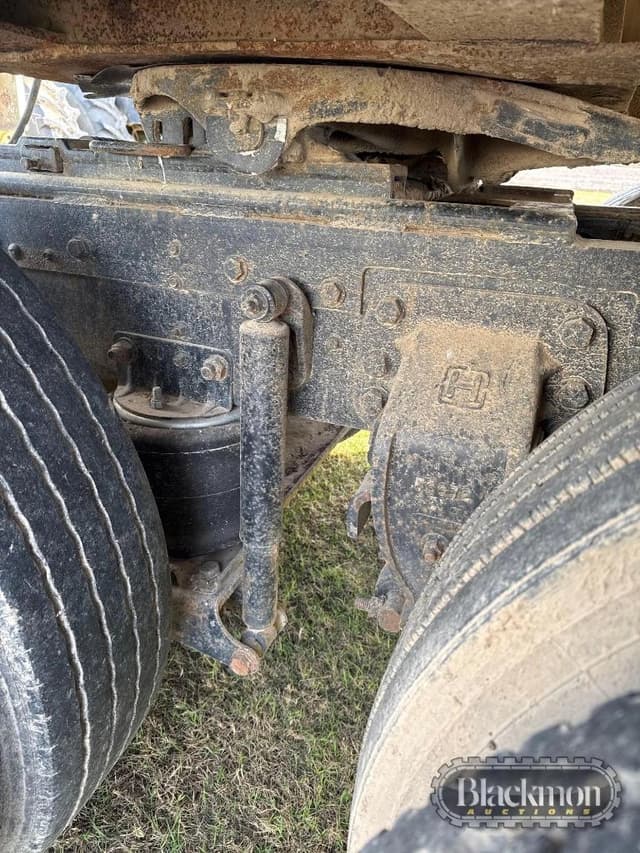 Image of Ford L9000 equipment image 2