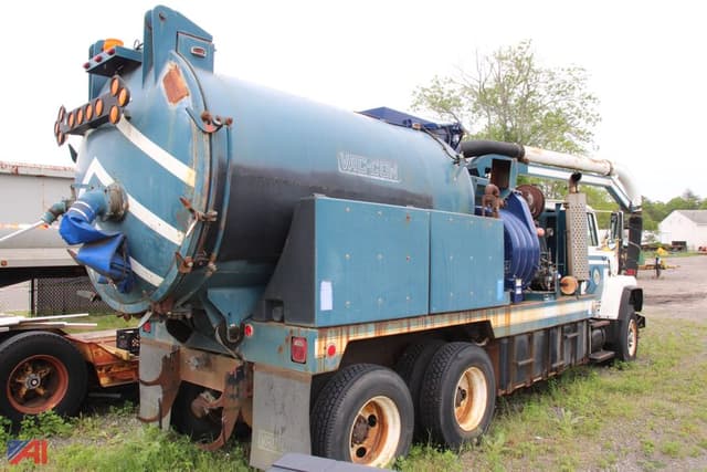 Image of Ford LNT8000 equipment image 2