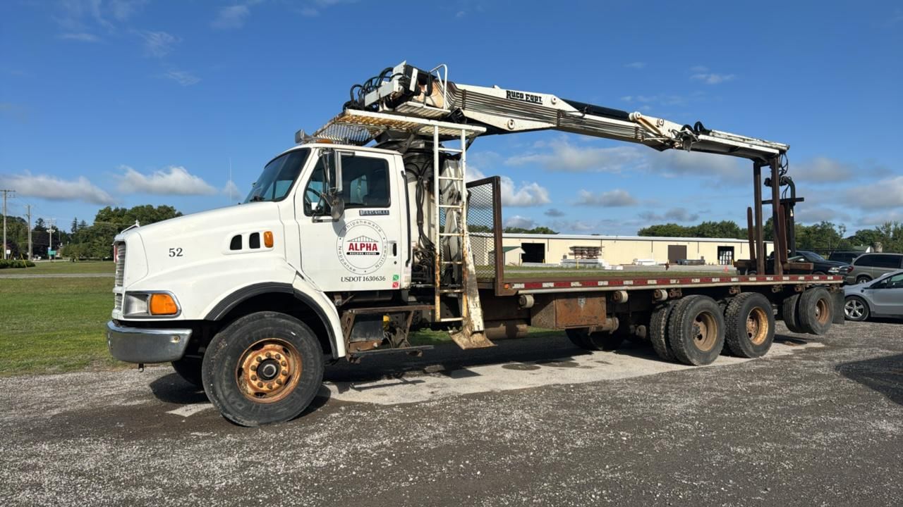 1996 Ford Louisville Equipment Image0