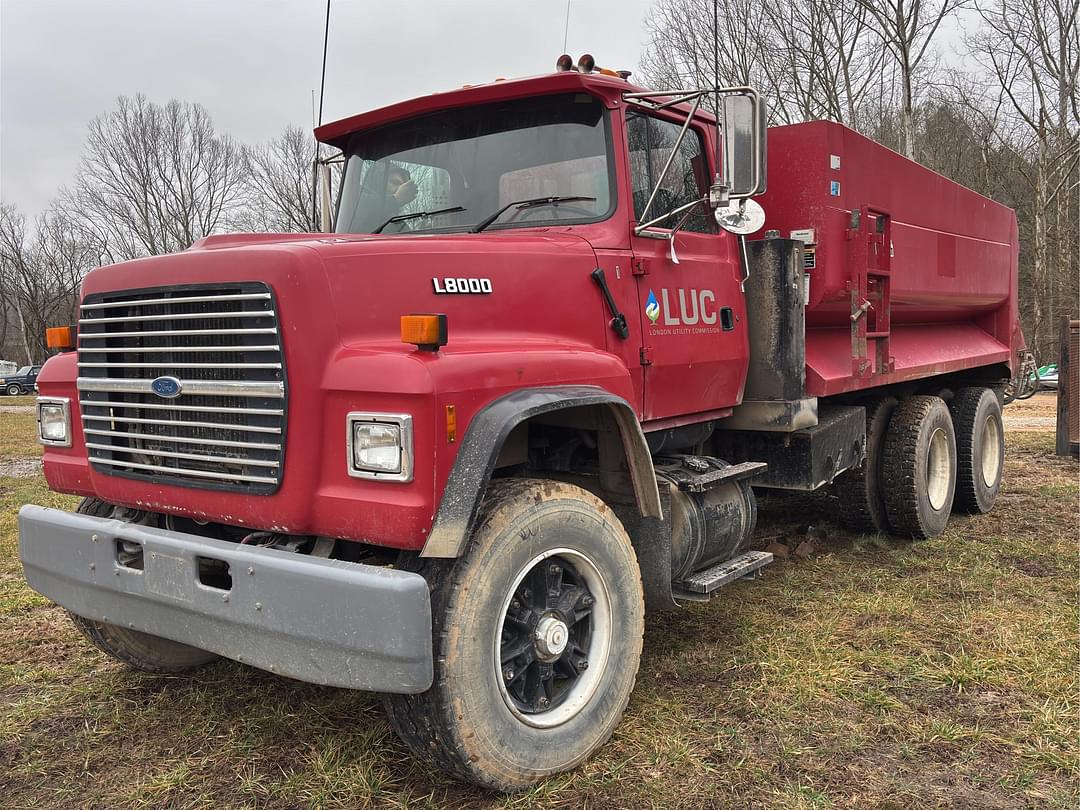 Image of Ford L8000 Primary image