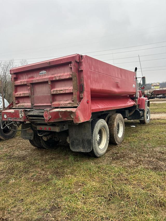 Image of Ford L8000 equipment image 4