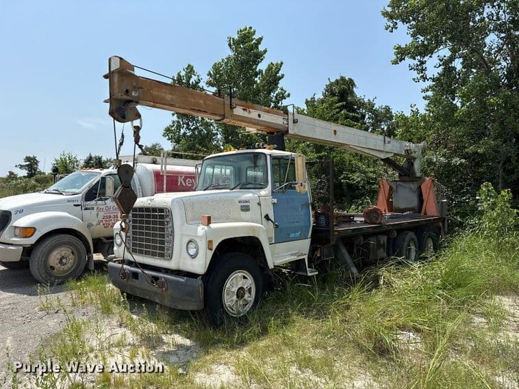 Image of Ford LT9000 Primary image