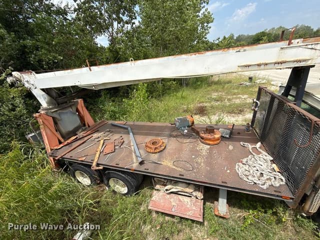 Image of Ford LT9000 equipment image 4