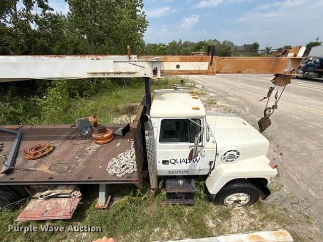 Image of Ford LT9000 equipment image 3