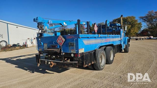 Image of Ford F-9000 equipment image 4