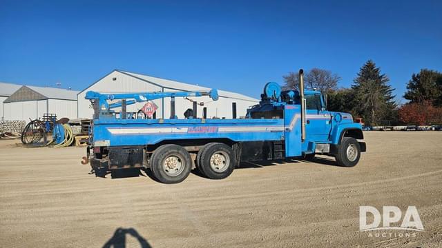 Image of Ford F-9000 equipment image 3