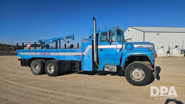 Image of Ford F-9000 equipment image 1