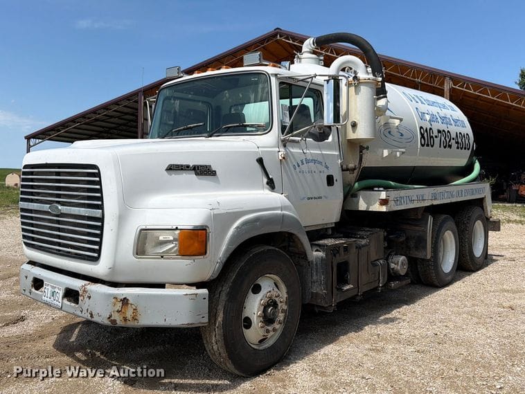 1996 Ford LTA9000 Equipment Image0