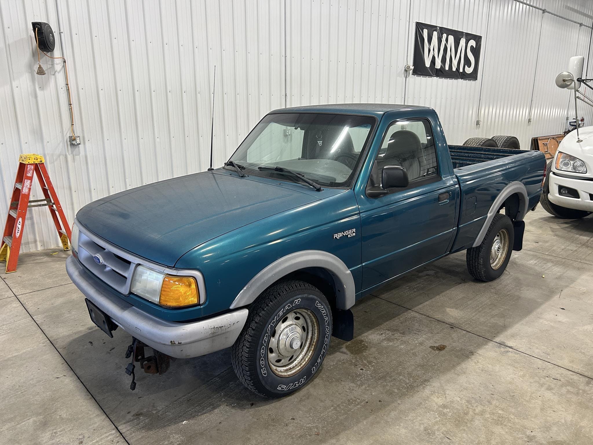 1996 Ford RANGER XL Equipment Image0