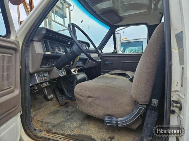 Image of Ford F-800 equipment image 4