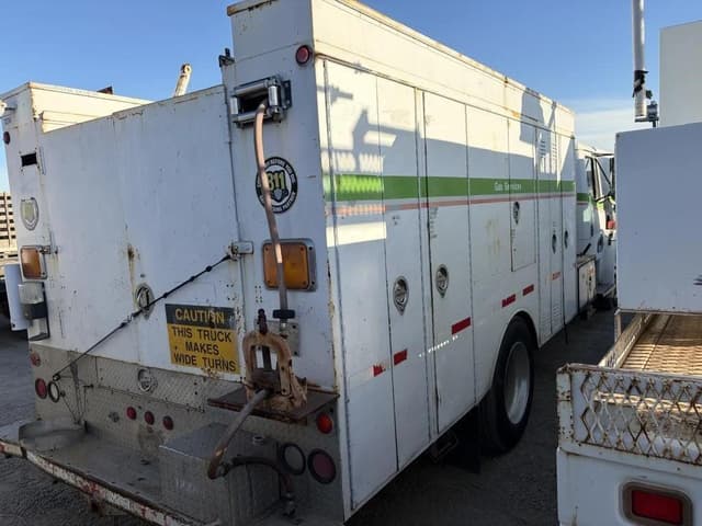 Image of Freightliner FL60 equipment image 2