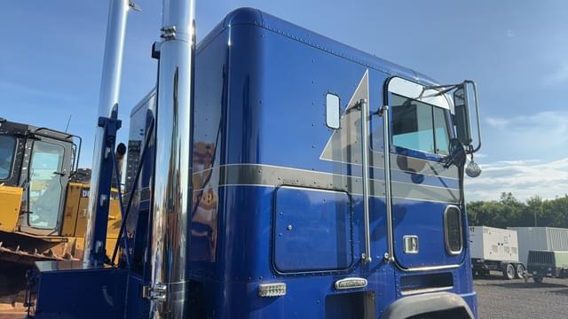 Image of Freightliner Cab Over equipment image 4