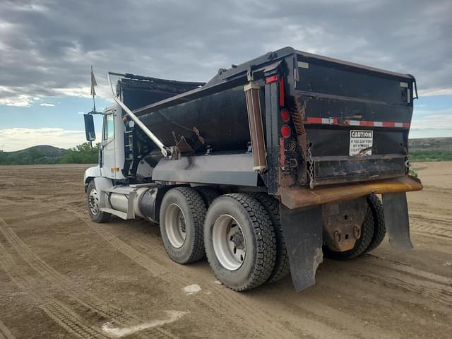 Image of Freightliner Century Class equipment image 1