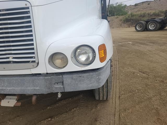 Image of Freightliner Century Class equipment image 4