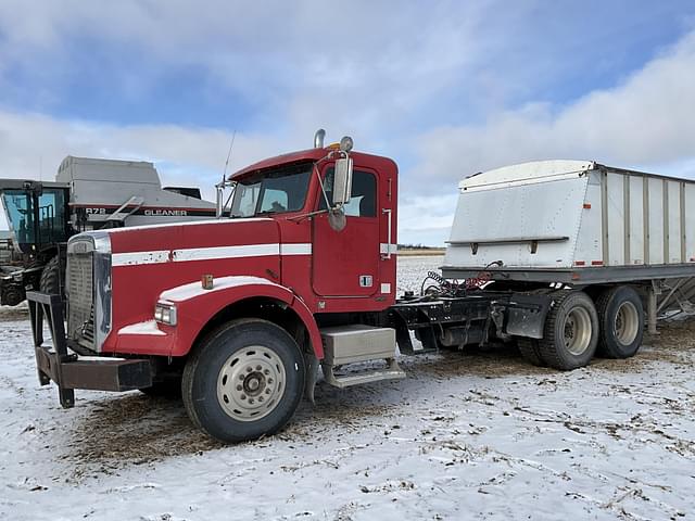 Image of Freightliner F2D120 equipment image 1