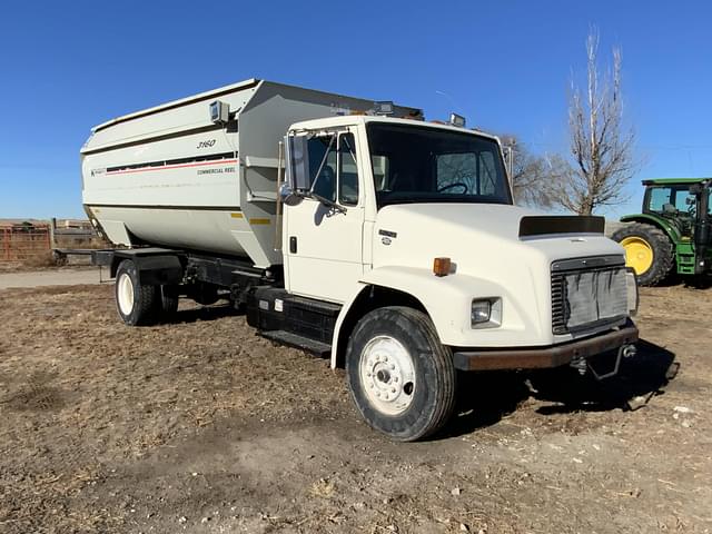 Image of Freightliner FL70 equipment image 2