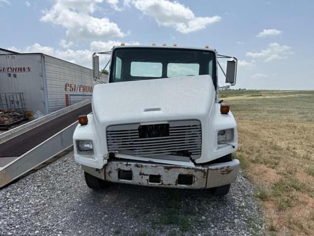 Image of Freightliner FL60 equipment image 2