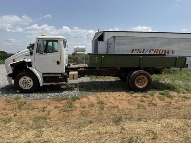 Image of Freightliner FL60 equipment image 4