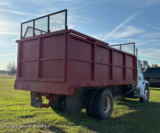 Image of Freightliner FL70 equipment image 4
