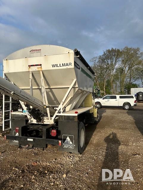 Image of Freightliner FL70 equipment image 3