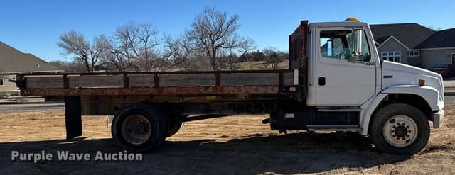 Image of Freightliner FL70 equipment image 3