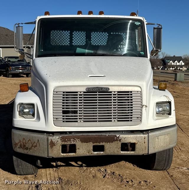 Image of Freightliner FL70 equipment image 1