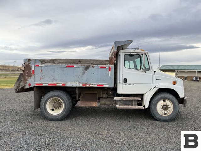 Image of Freightliner FL70 equipment image 2