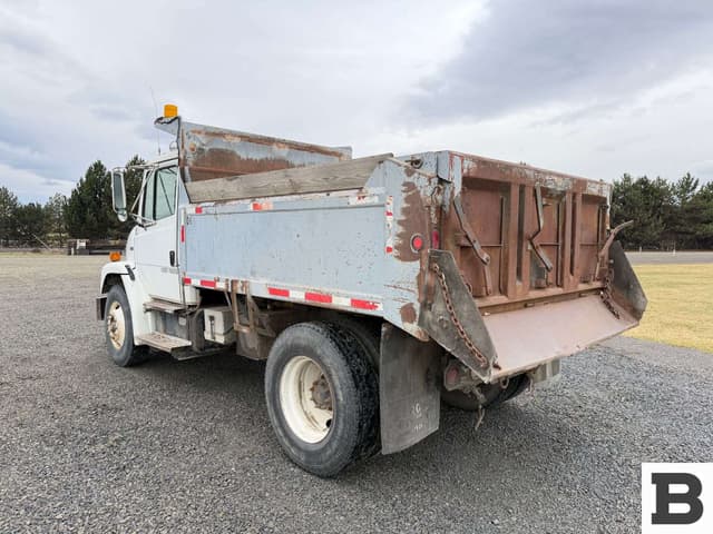 Image of Freightliner FL70 equipment image 4