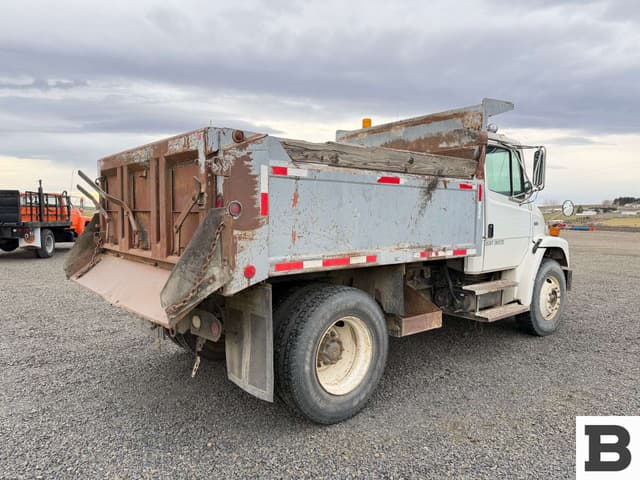 Image of Freightliner FL70 equipment image 3