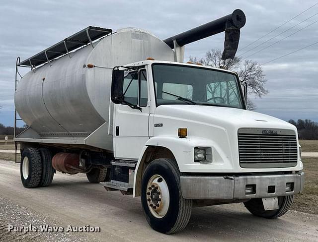 Image of Freightliner FL70 equipment image 2