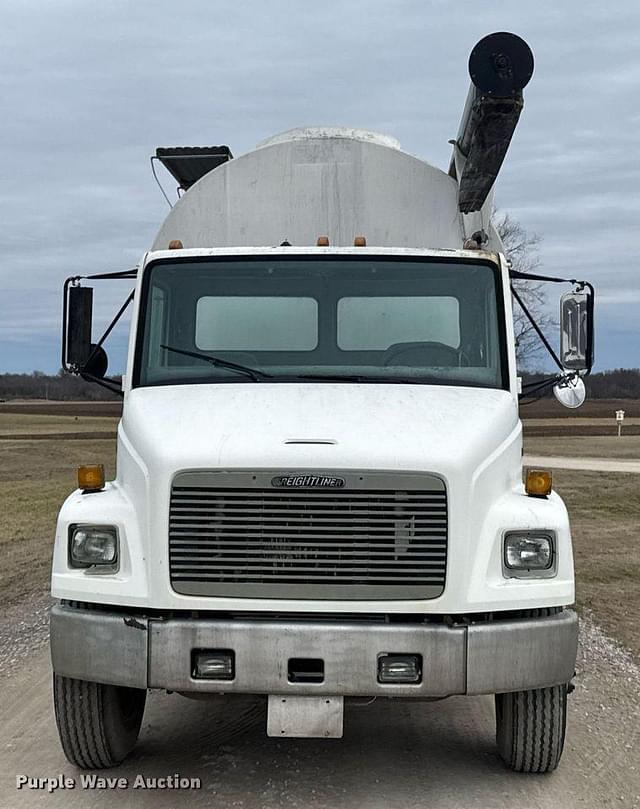 Image of Freightliner FL70 equipment image 1