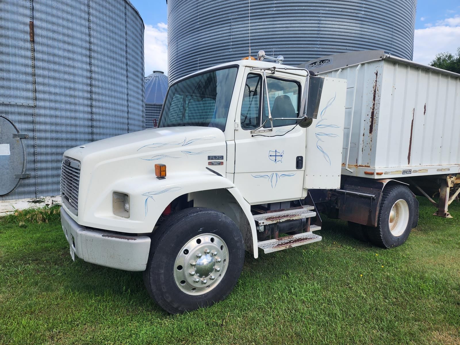 Main image Freightliner FL70