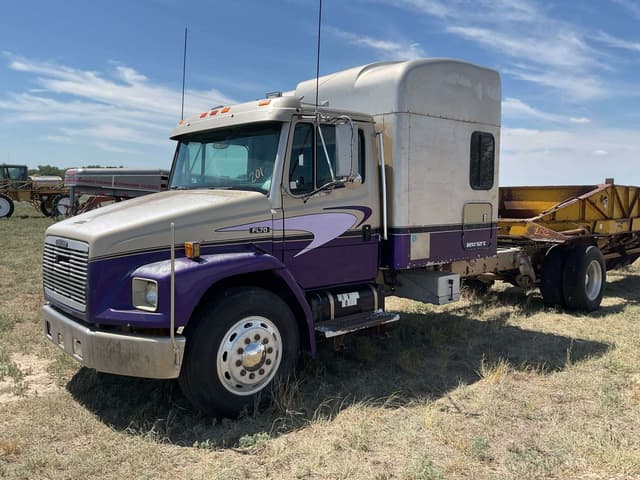 Image of Freightliner FL70 equipment image 1
