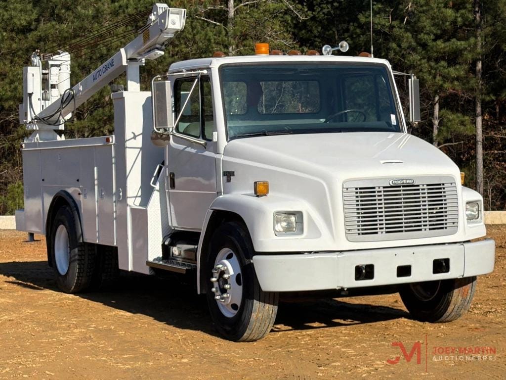 1996 Freightliner FL70 Equipment Image0