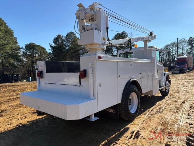 Image of Freightliner FL70 equipment image 2