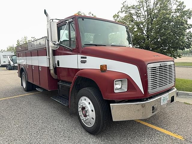 Image of Freightliner FL70 equipment image 2