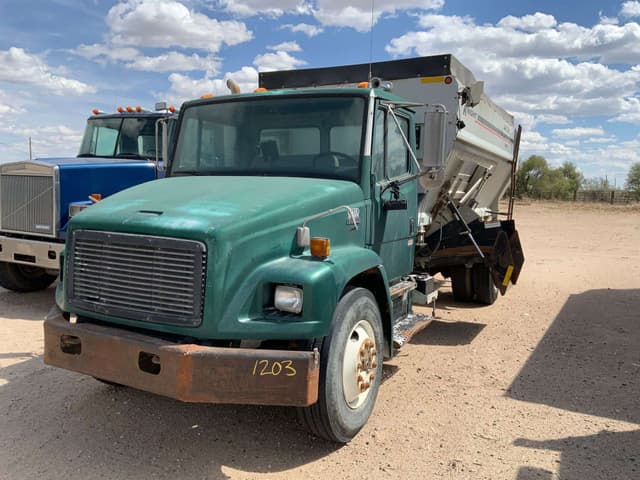 Image of Freightliner FL70 equipment image 4