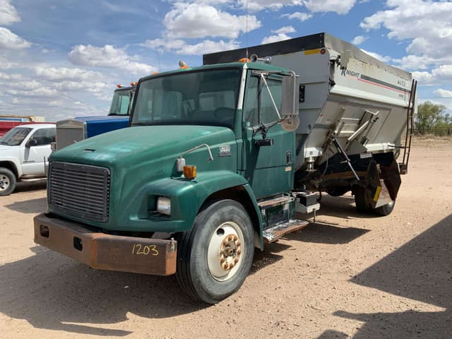 Image of Freightliner FL70 equipment image 3