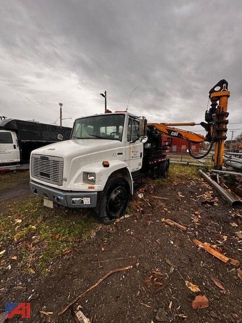1996 Freightliner FL80 Equipment Image0