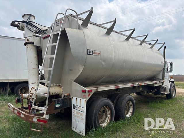 Image of Freightliner FL80 equipment image 4