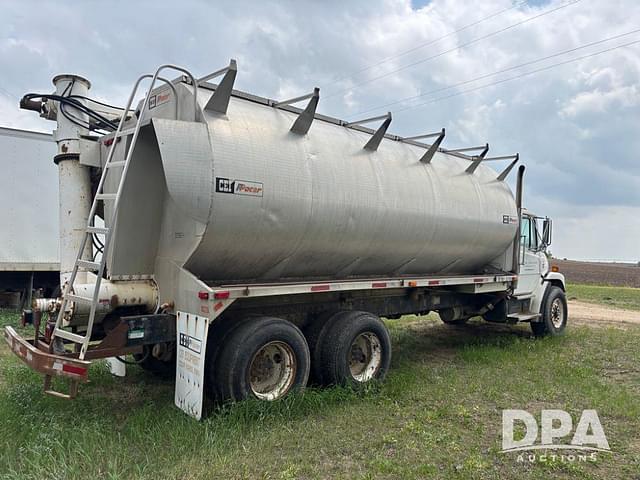 Image of Freightliner FL80 equipment image 3