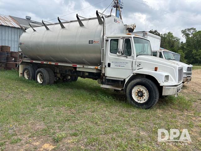 Image of Freightliner FL80 equipment image 1