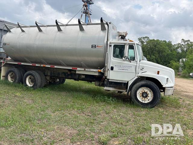 Image of Freightliner FL80 equipment image 2