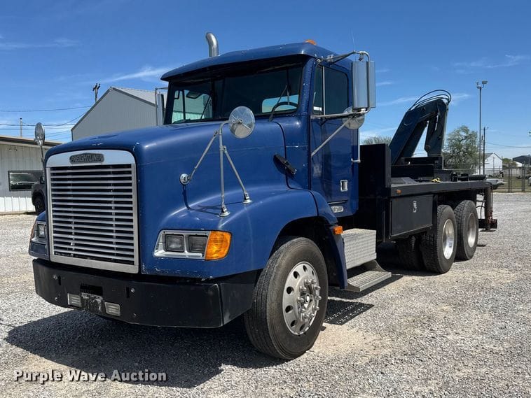 1996 Freightliner FLD112 Equipment Image0