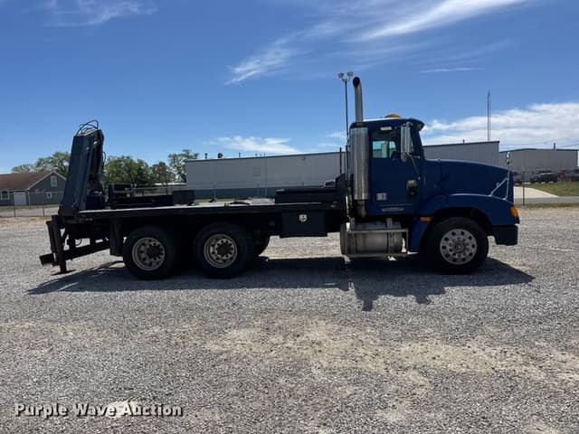 Image of Freightliner FLD112 equipment image 3