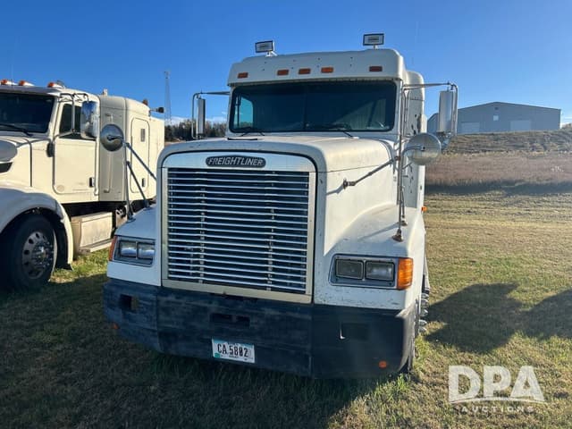 Image of Freightliner FLD120 equipment image 2