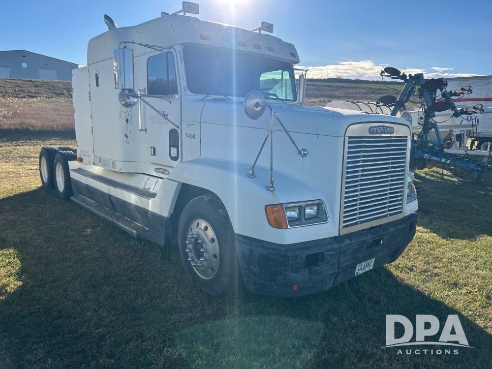 1996 Freightliner FLD120 Equipment Image0