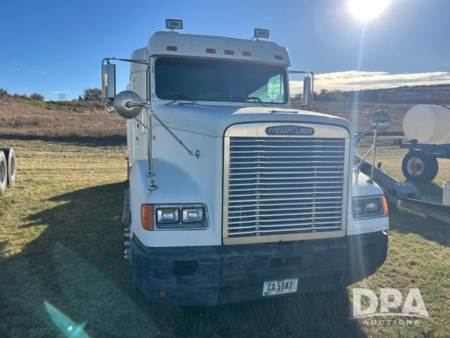 Image of Freightliner FLD120 equipment image 1