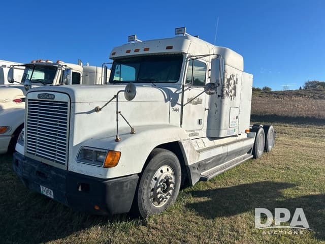 Image of Freightliner FLD120 equipment image 3