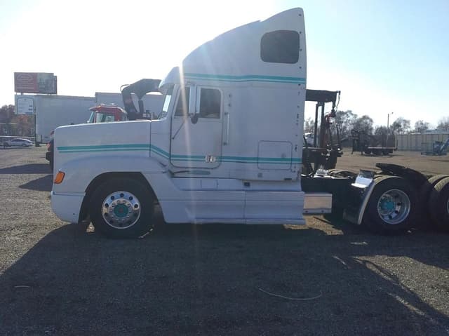 Image of Freightliner FLD120 equipment image 1